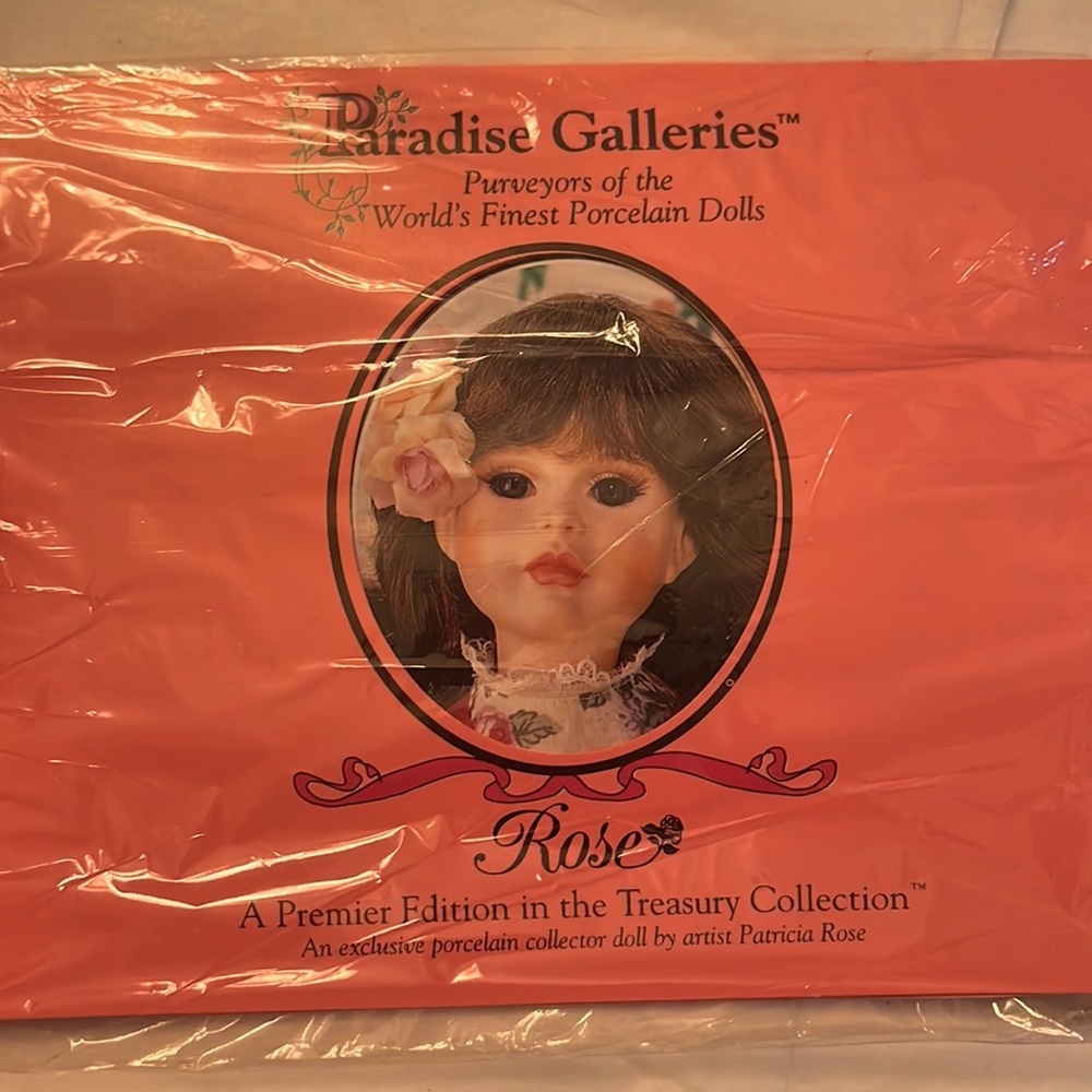 NWB Paradise Galleries THIS POCRELAIN